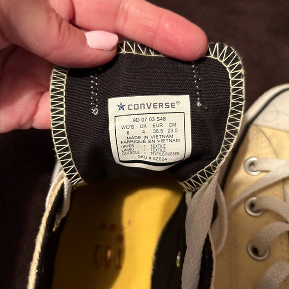 Women’s Converse, size 6 - Picture 3 of 5